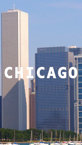 Vertikale-Videoaufnahme-Von-Stadtgebäuden-Und-Skyline-In-Amerika,-Illinois,-überlagert-Mit-Einer-Animierten-Grafik-Mit-Der-Aufschrift-„Chicago“.